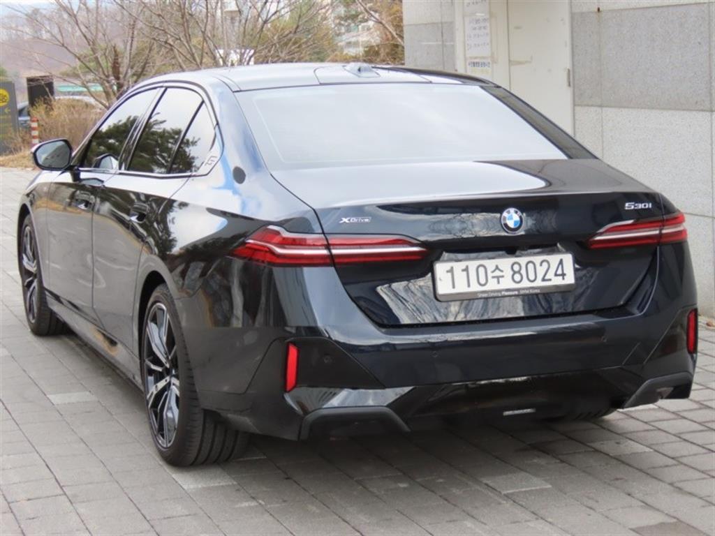 BMW 5시리즈(8세대) 530i xDrive M 스포츠 - 이미지 10