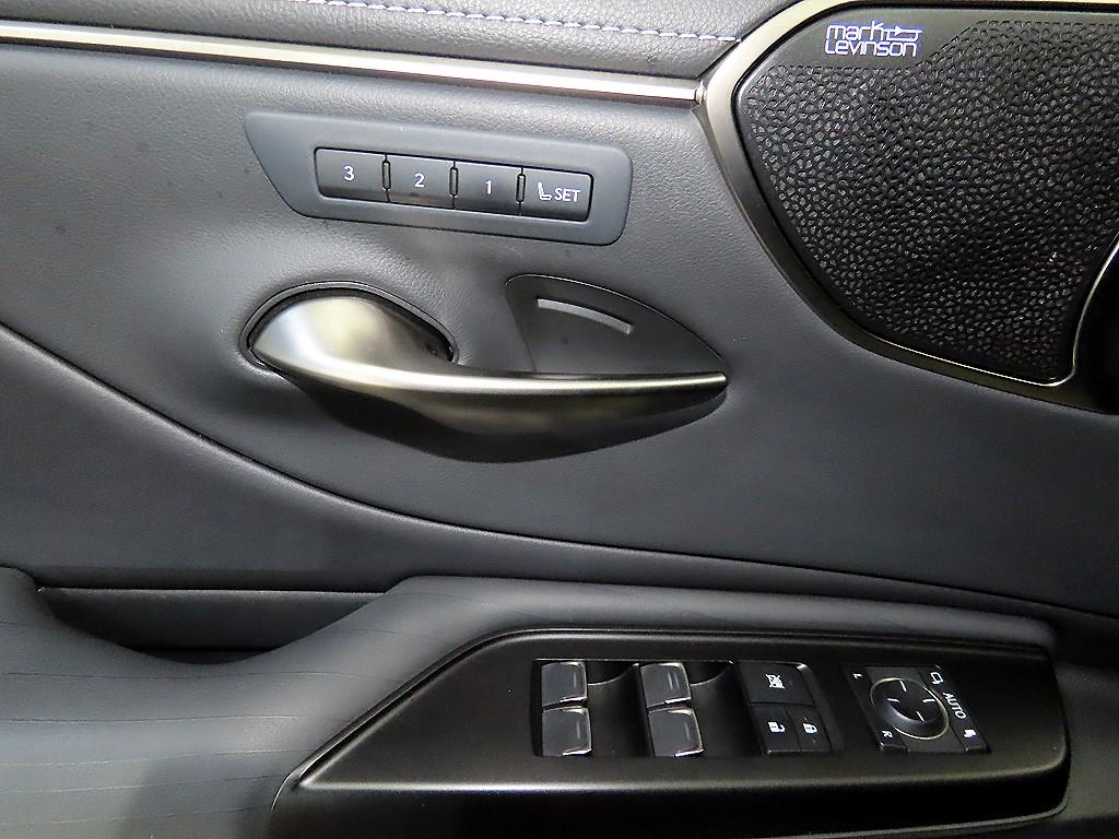 렉서스 ES(7세대) 300h 이그제큐티브 - 이미지 8