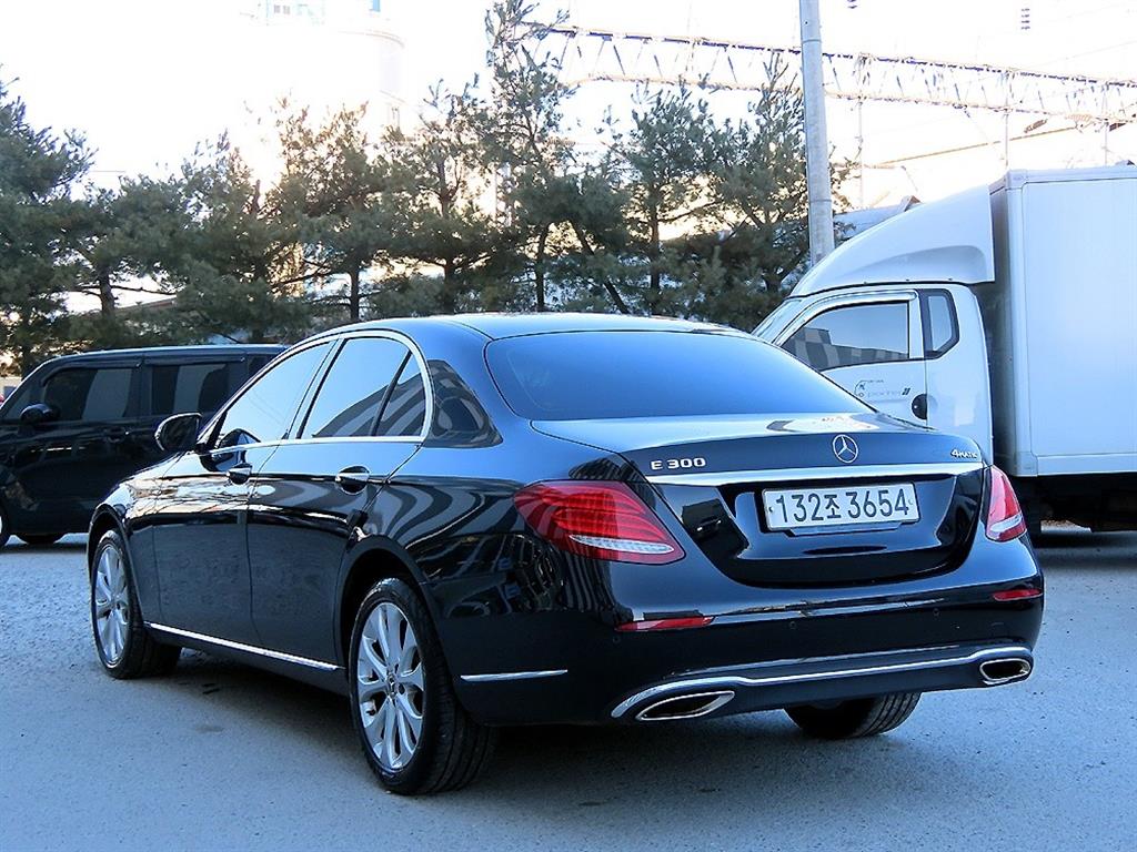 벤츠 E클래스(5세대) E300 4매틱 익스클루시브 - 이미지 3