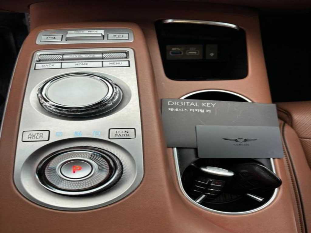 제네시스 GV70 2.5T 2WD 기본형 - 이미지 2