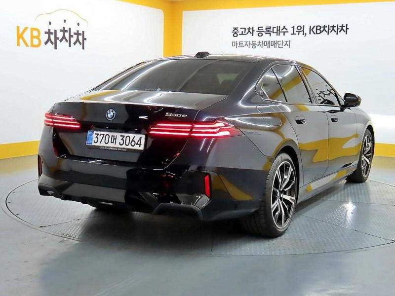 BMW 5시리즈(8세대) 530e M 스포츠 - 이미지 9