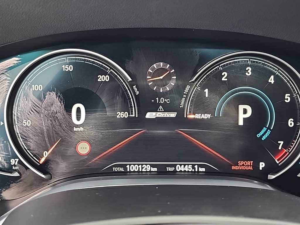 BMW 7시리즈(6세대) 740e M 스포트팩 - 이미지 3