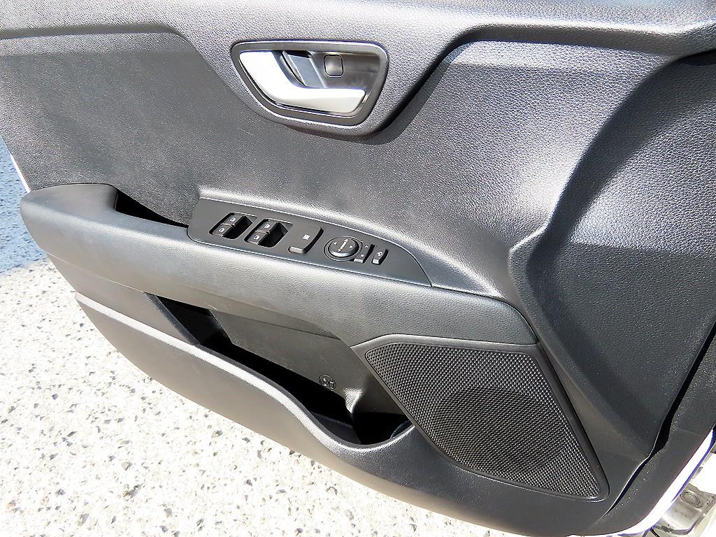 기아 스토닉 U2 1.6 디젤 프레스티지 - 이미지 8