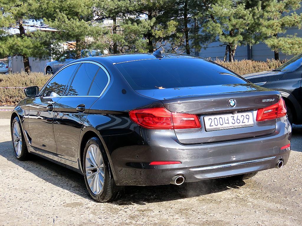 BMW 5시리즈(7세대) 520d 럭셔리 라인플러스 - 이미지 20