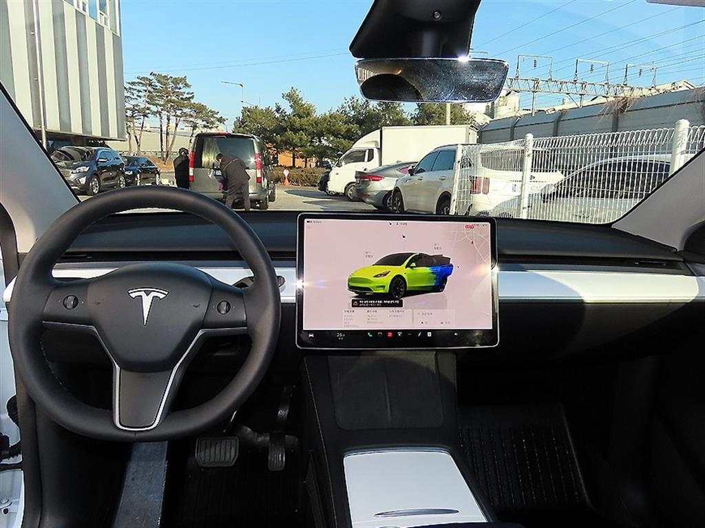 테슬라 모델 Y RWD - 이미지 2