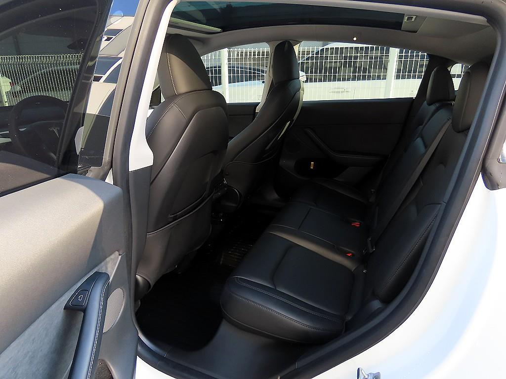 테슬라 모델 Y RWD - 이미지 4