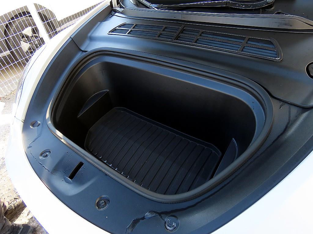 테슬라 모델 Y RWD - 이미지 12