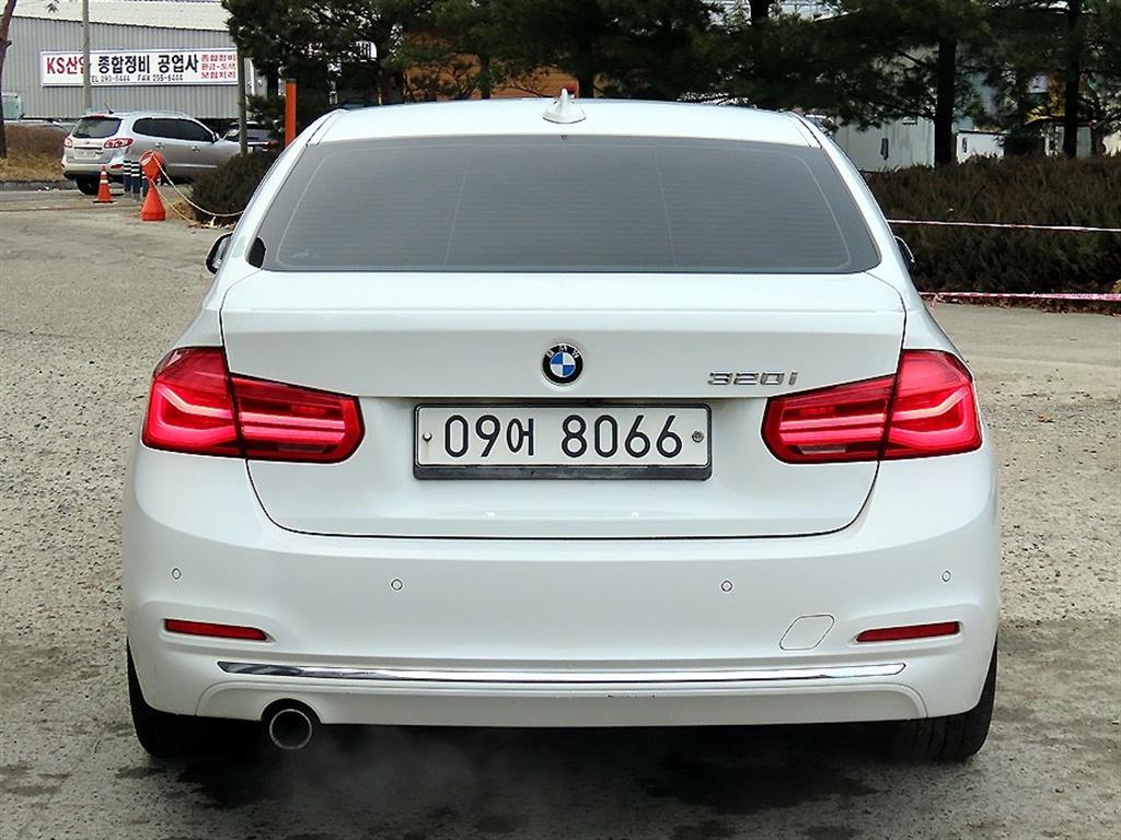 BMW 3시리즈(6세대) 320i 럭셔리 - 이미지 2