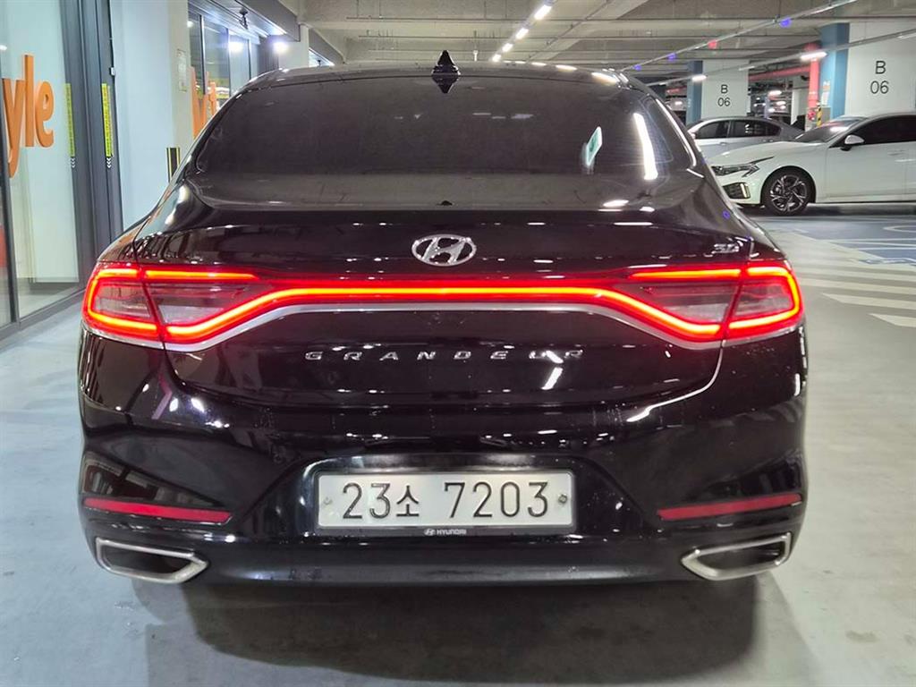 현대 그랜저IG 3.0 GDi 익스클루시브 스페셜 - 이미지 2