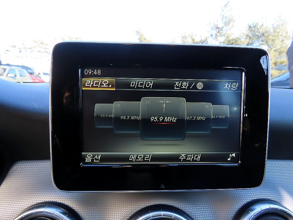벤츠 CLA클래스 CLA250 4매틱 - 이미지 18