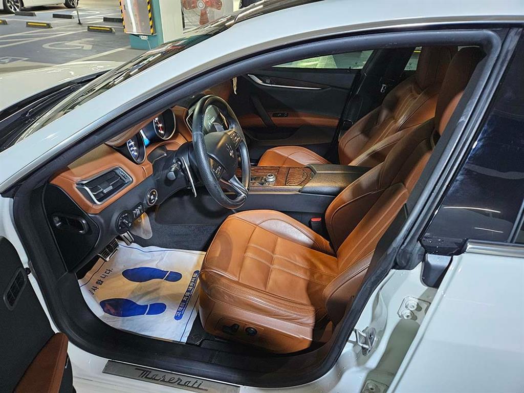 마세라티 기블리(3세대) 3.0 스포츠 - 이미지 2