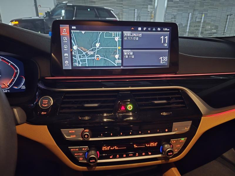 BMW 5시리즈(7세대) 520i 럭셔리 - 이미지 10