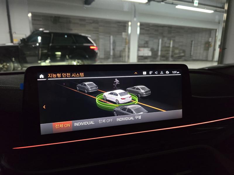 BMW 5시리즈(7세대) 520i 럭셔리 - 이미지 8