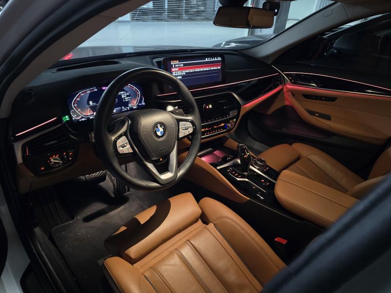 BMW 5시리즈(7세대) 520i 럭셔리 - 이미지 3