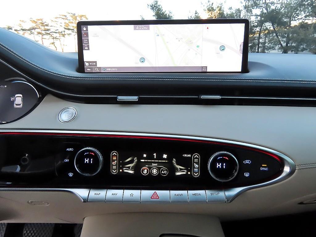 제네시스 GV70 2.2 디젤 AWD 기본형 - 이미지 9