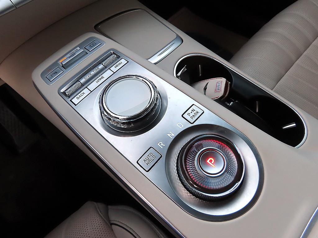 제네시스 GV70 2.2 디젤 AWD 기본형 - 이미지 8