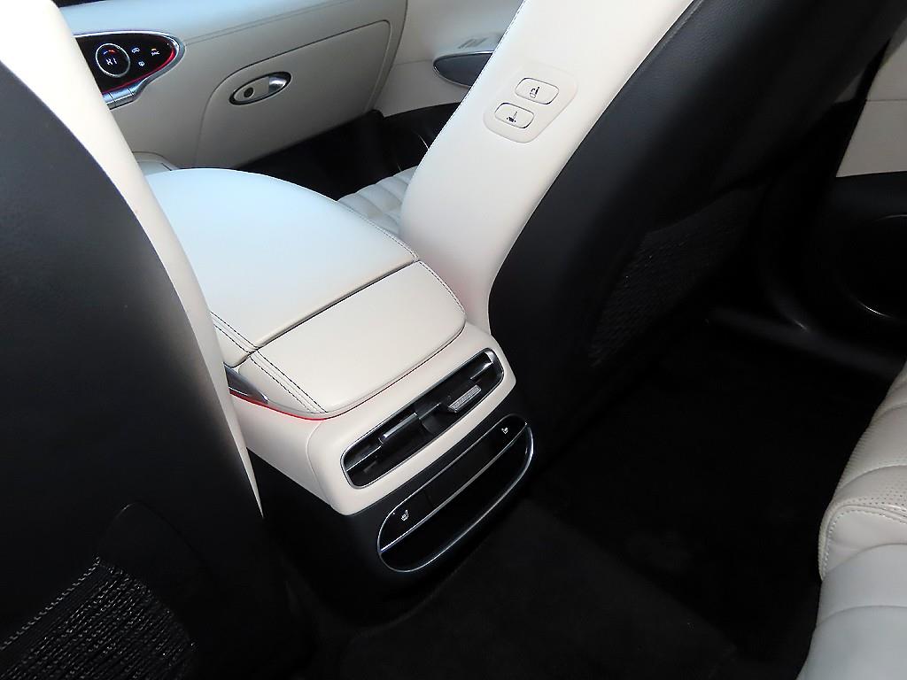 제네시스 GV70 2.2 디젤 AWD 기본형 - 이미지 12