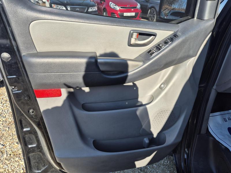 현대 그랜드스타렉스 12인승 디젤 CVX 럭셔리 - 이미지 8