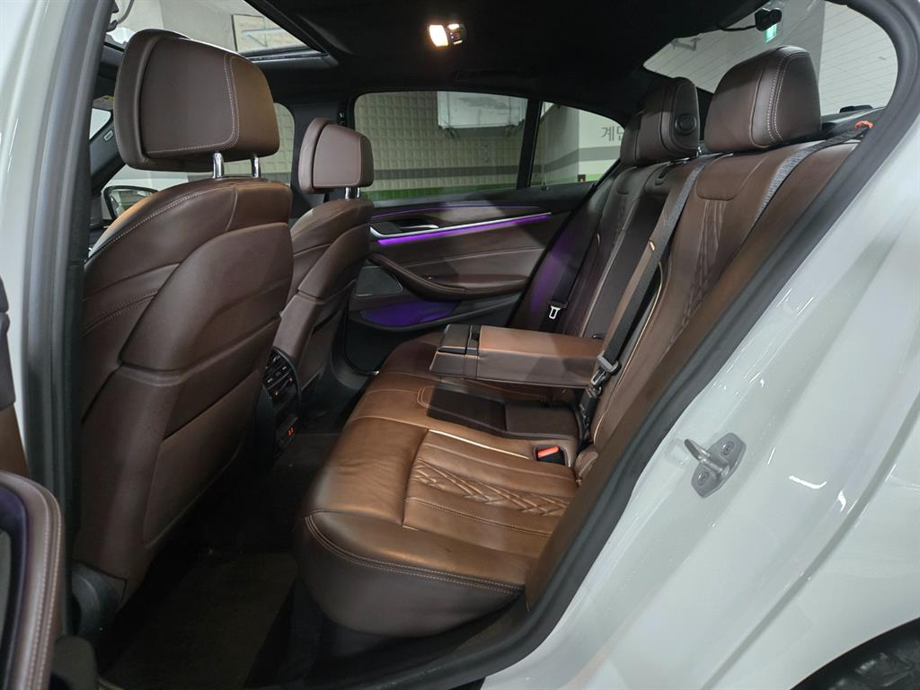 BMW 5시리즈(7세대) 520i M 스포츠팩 - 이미지 7
