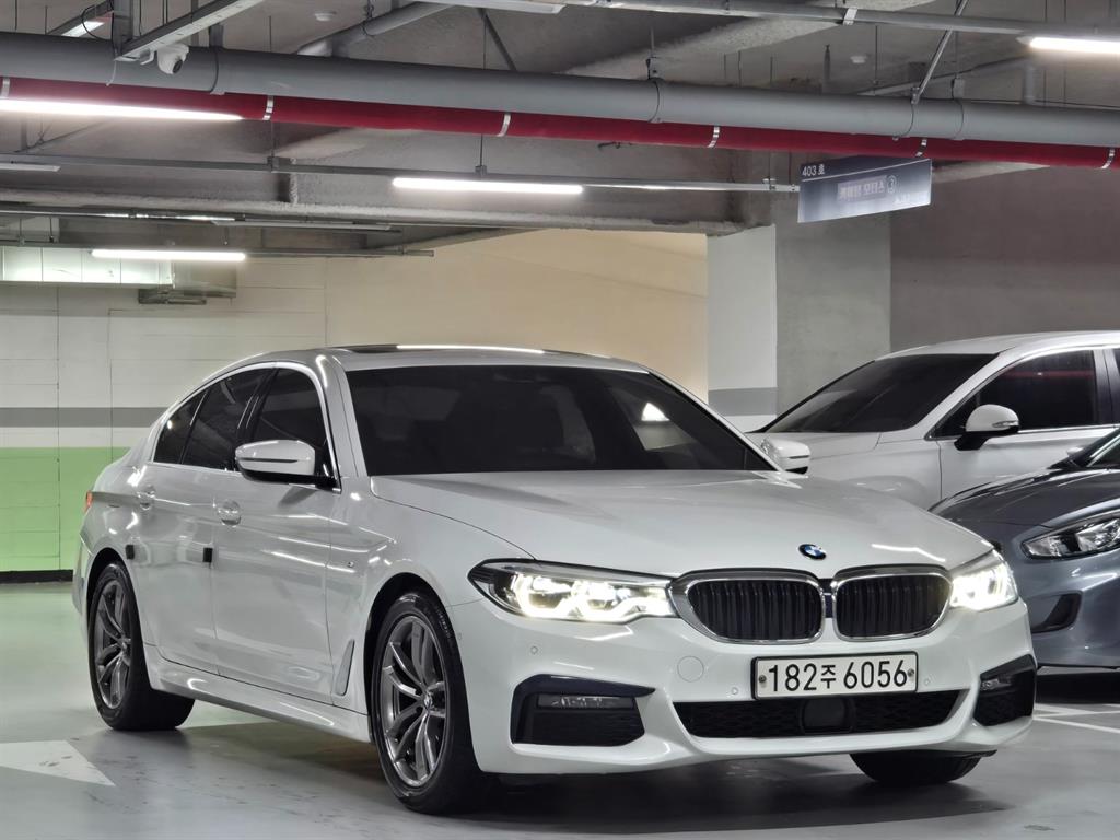 BMW 5시리즈(7세대) 520i M 스포츠팩 - 이미지 16