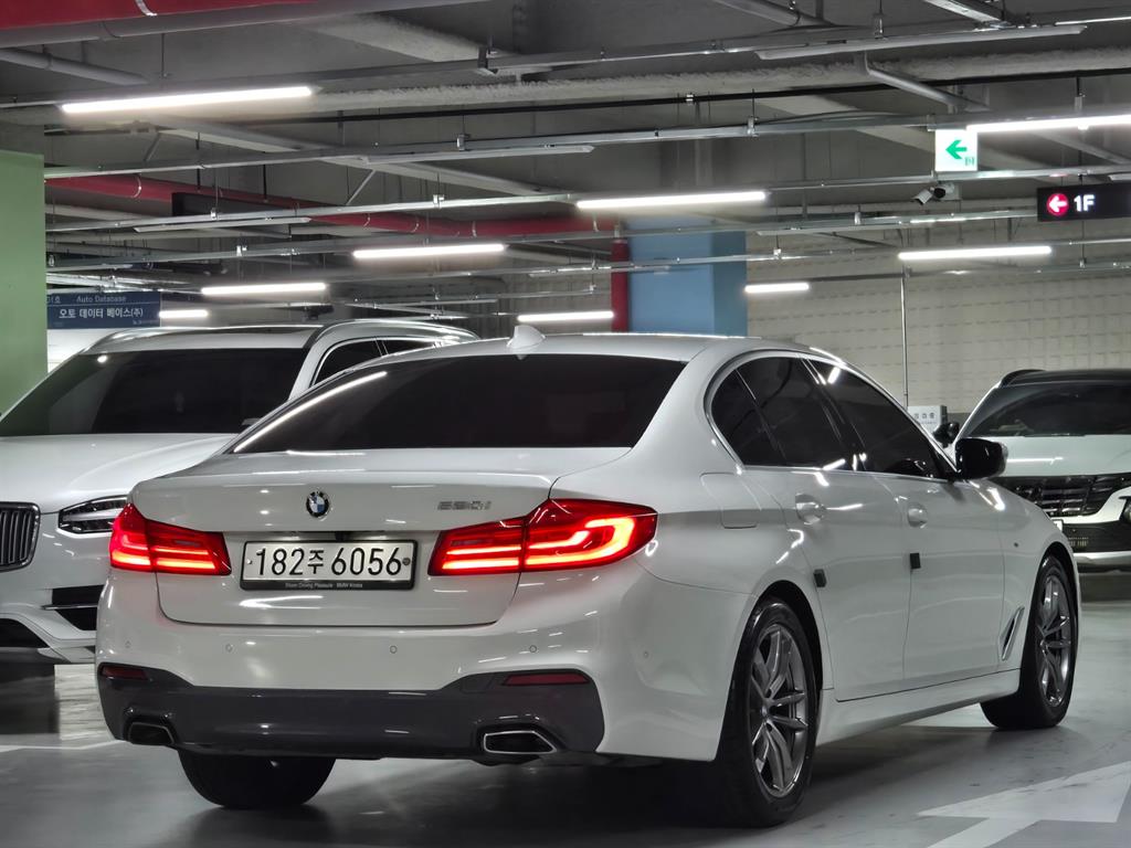 BMW 5시리즈(7세대) 520i M 스포츠팩 - 이미지 13
