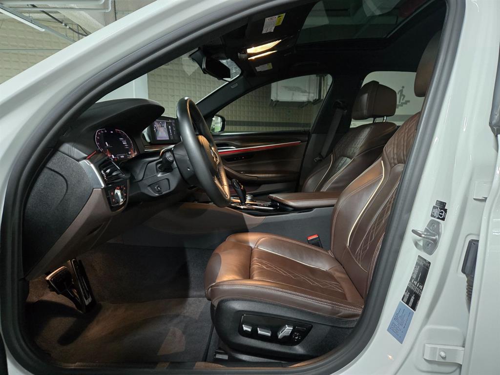 BMW 5시리즈(7세대) 520i M 스포츠팩 - 이미지 15