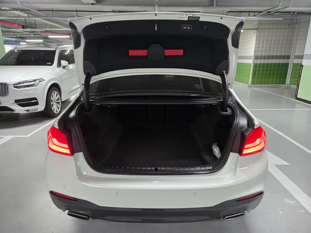 BMW 5시리즈(7세대) 520i M 스포츠팩 - 이미지 4