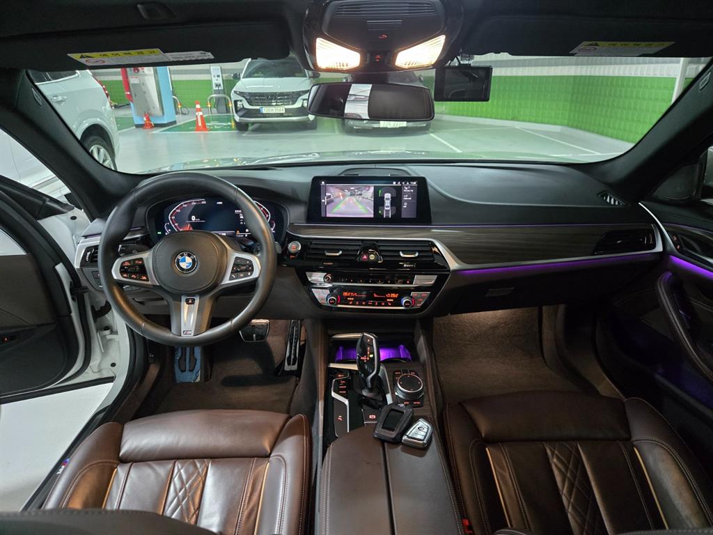 BMW 5시리즈(7세대) 520i M 스포츠팩 - 이미지 8