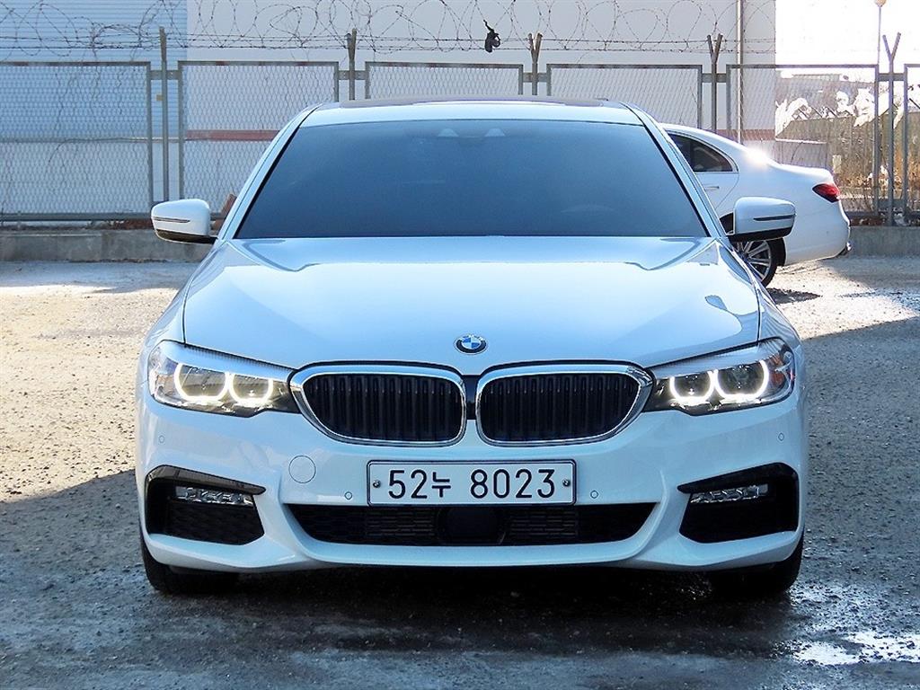 BMW 5시리즈(7세대) 520d M스포츠팩 스페셜 - 이미지 3
