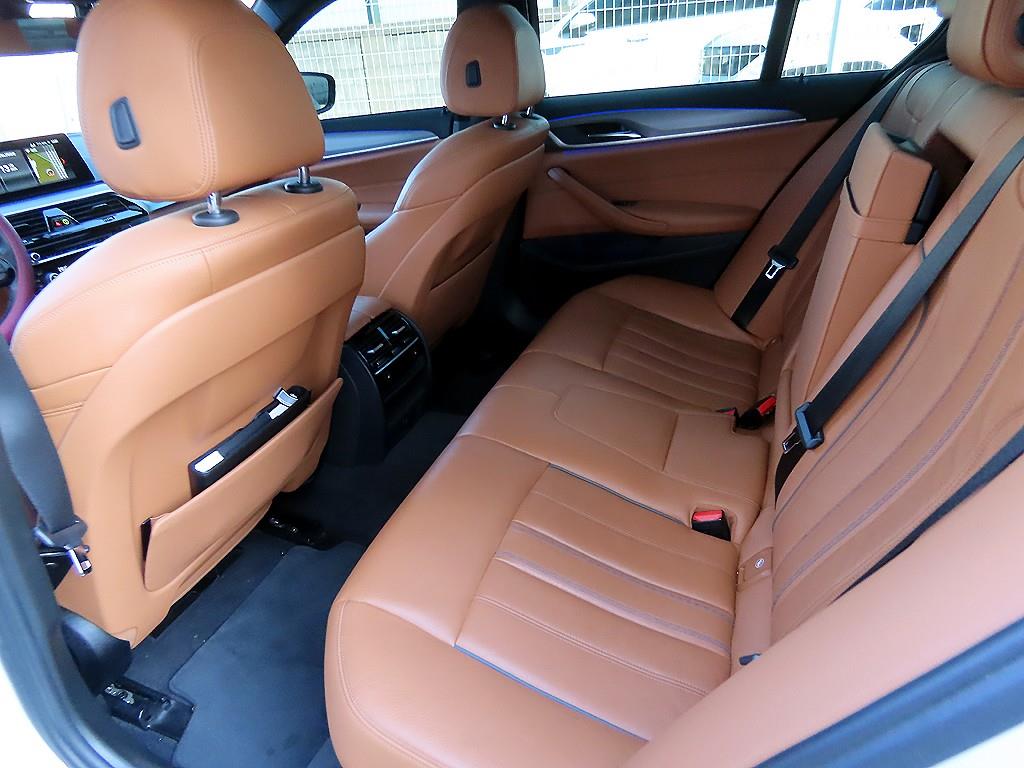 BMW 5시리즈(7세대) 520d M스포츠팩 스페셜 - 이미지 9