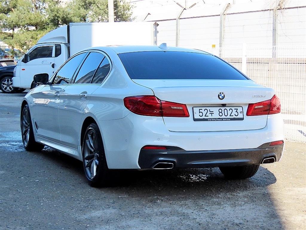 BMW 5시리즈(7세대) 520d M스포츠팩 스페셜 - 이미지 18
