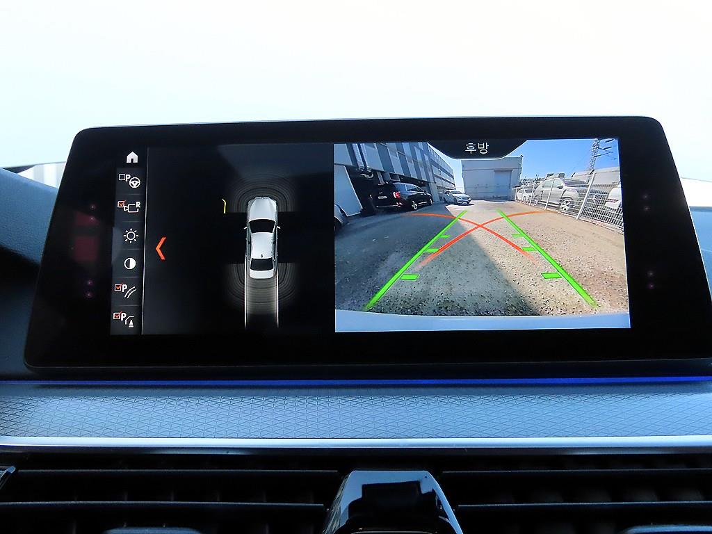 BMW 5시리즈(7세대) 520d M스포츠팩 스페셜 - 이미지 12