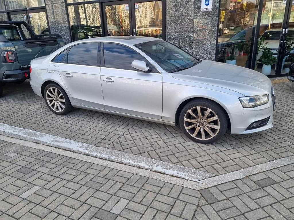 아우디 A4(4세대) 2.0 TDI 콰트로 다이나믹 - 이미지 4