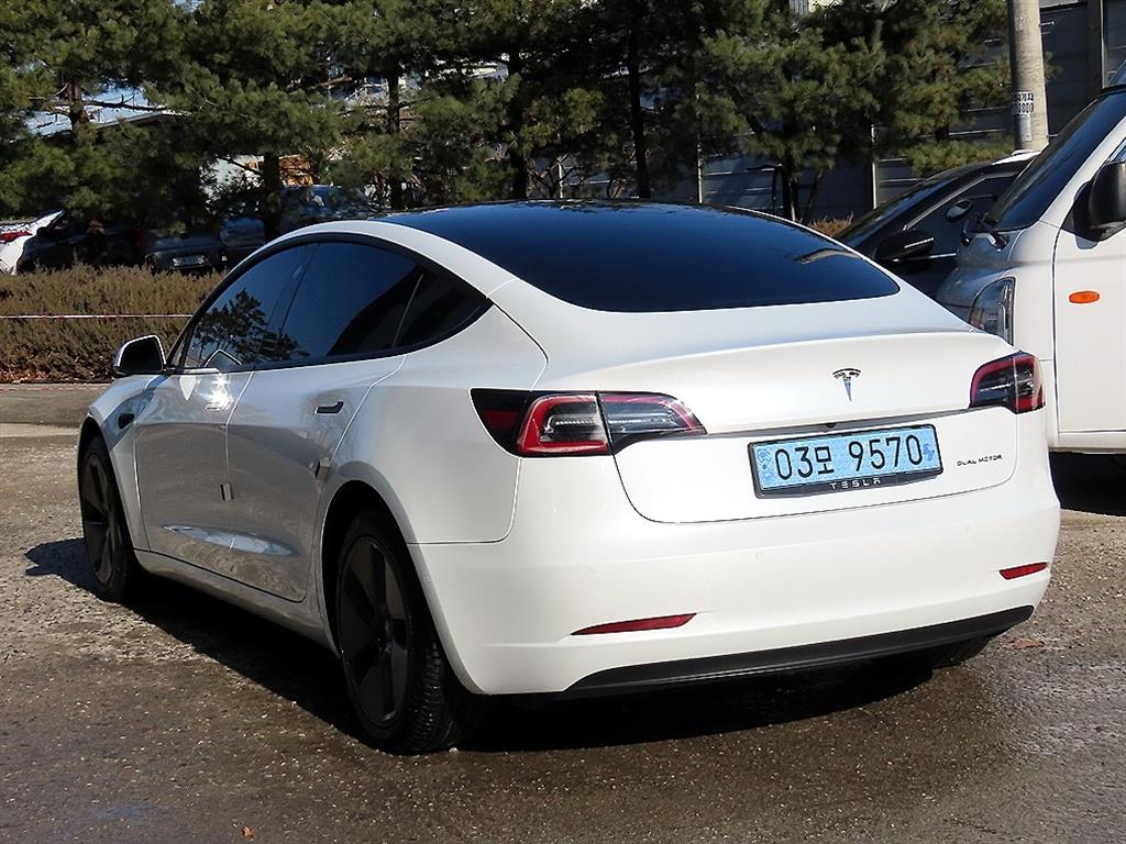테슬라 모델 3 AWD 롱 레인지 - 이미지 4