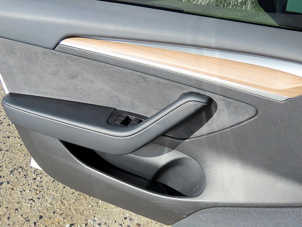 테슬라 모델 3 AWD 롱 레인지 - 이미지 19