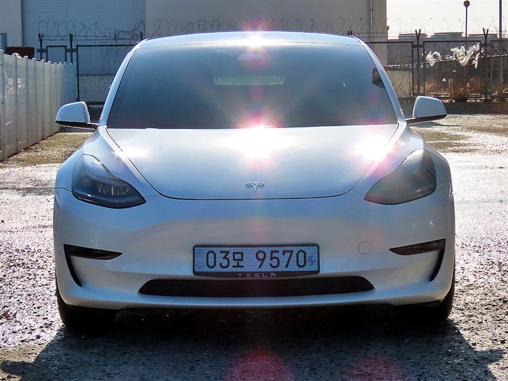 테슬라 모델 3 AWD 롱 레인지 - 이미지 17