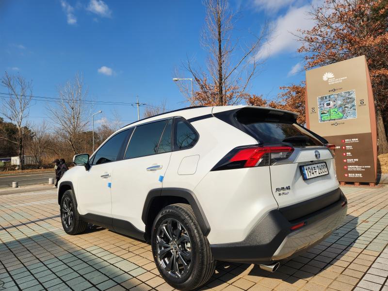 토요타 라브4(5세대) 2.5 AWD 하이브리드 LTD - 이미지 13