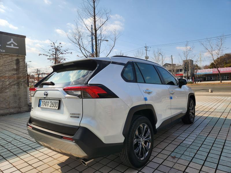 토요타 라브4(5세대) 2.5 AWD 하이브리드 LTD - 이미지 18