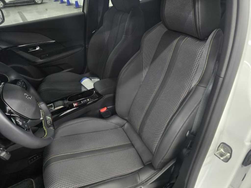 푸조 2008(2세대) e-2008 GT - 이미지 4