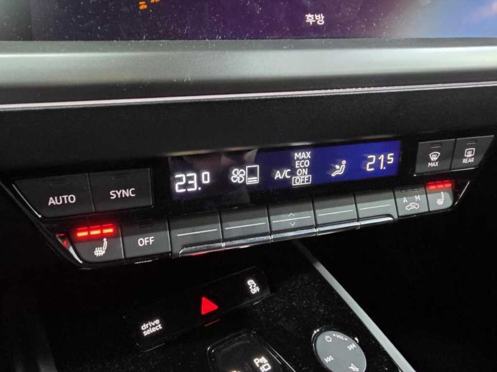 아우디 Q4 e-트론 40 프리미엄 - 이미지 15