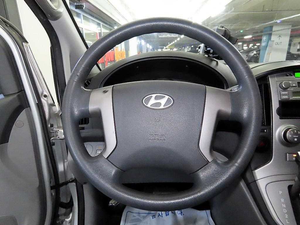 현대 그랜드스타렉스 5인승 LPi 밴 CVX 럭셔리 - 이미지 3