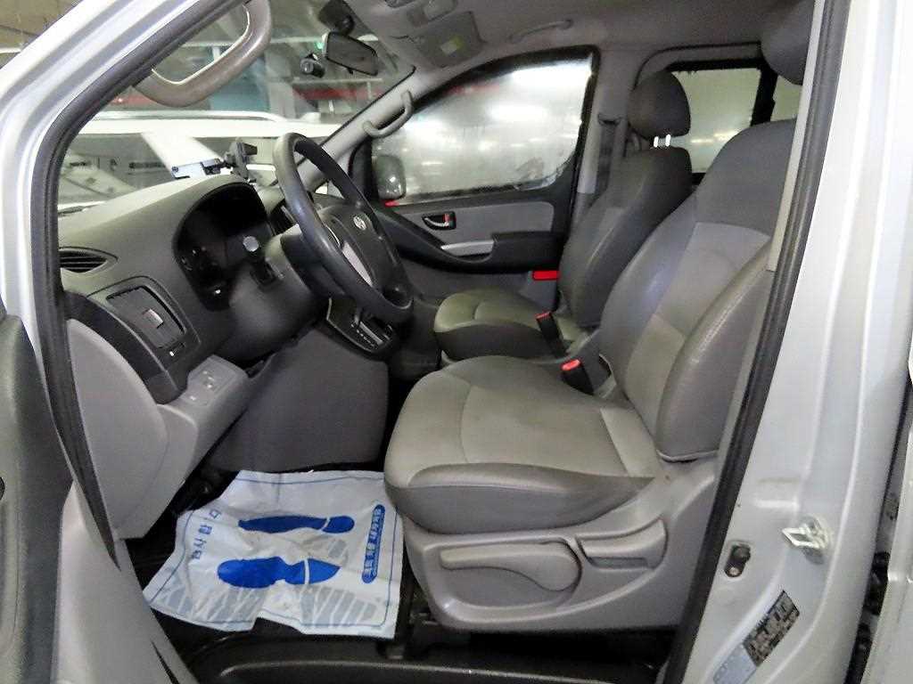 현대 그랜드스타렉스 5인승 LPi 밴 CVX 럭셔리 - 이미지 4