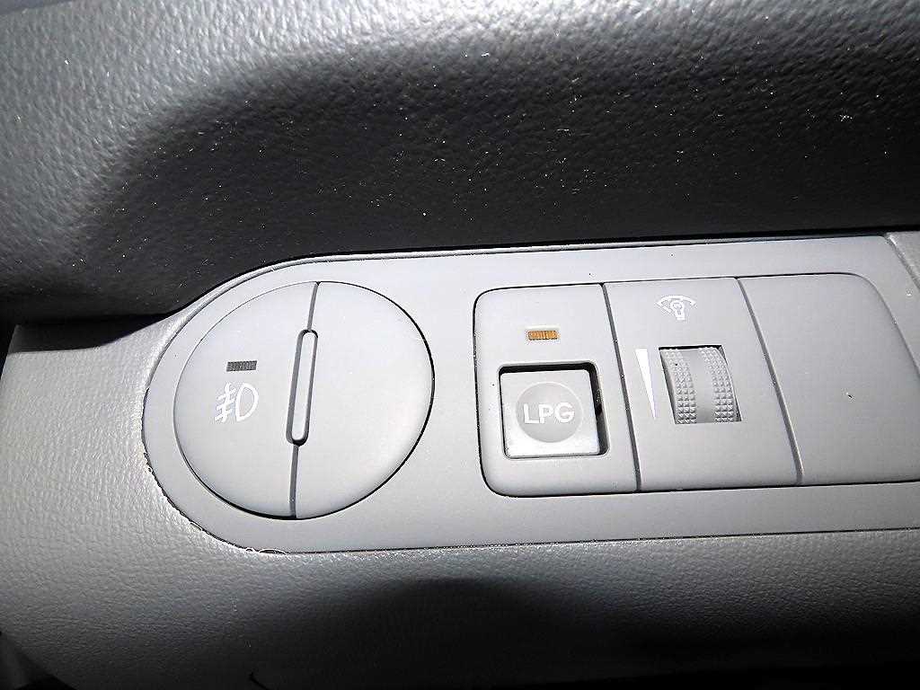 현대 그랜드스타렉스 5인승 LPi 밴 CVX 럭셔리 - 이미지 10