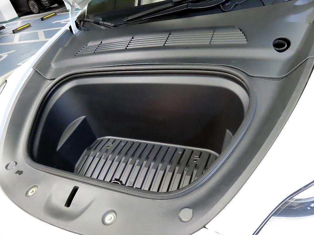 테슬라 모델 Y AWD 롱 레인지 - 이미지 2