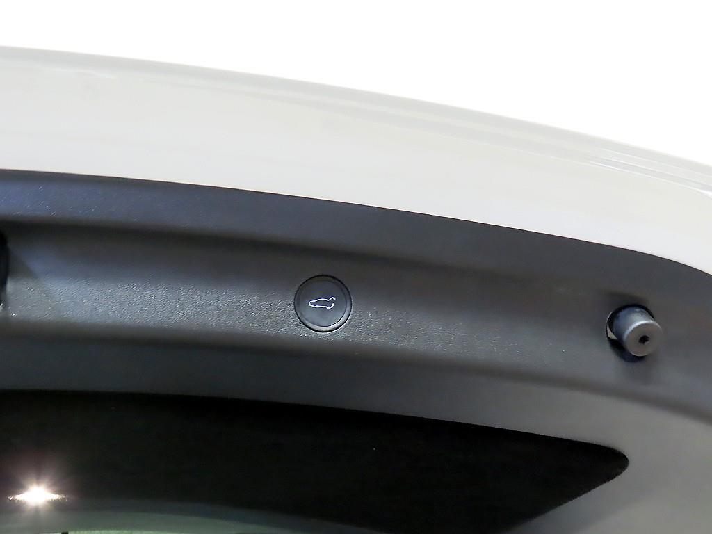 테슬라 모델 Y AWD 롱 레인지 - 이미지 5