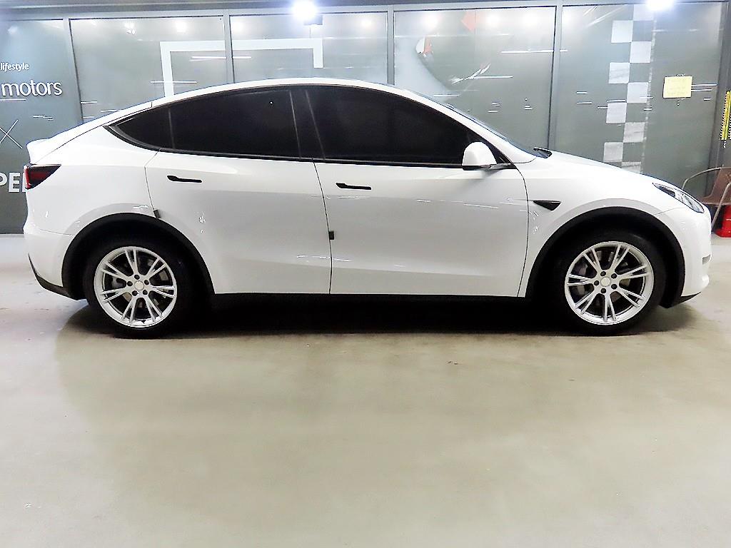 테슬라 모델 Y AWD 롱 레인지 - 이미지 10