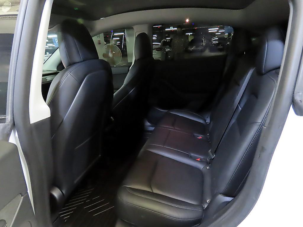 테슬라 모델 Y AWD 롱 레인지 - 이미지 17