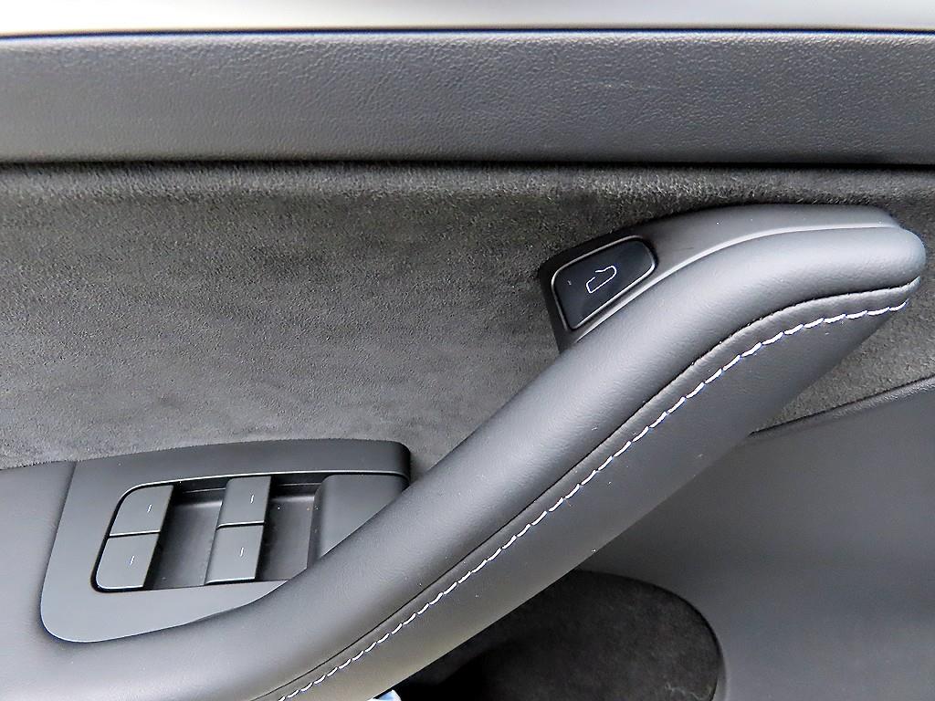 테슬라 모델 Y RWD - 이미지 5