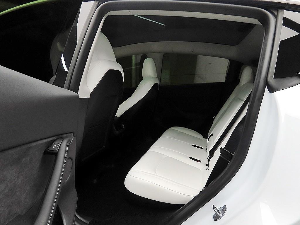 테슬라 모델 Y RWD - 이미지 4