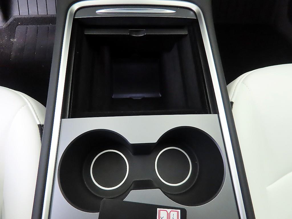 테슬라 모델 Y RWD - 이미지 9